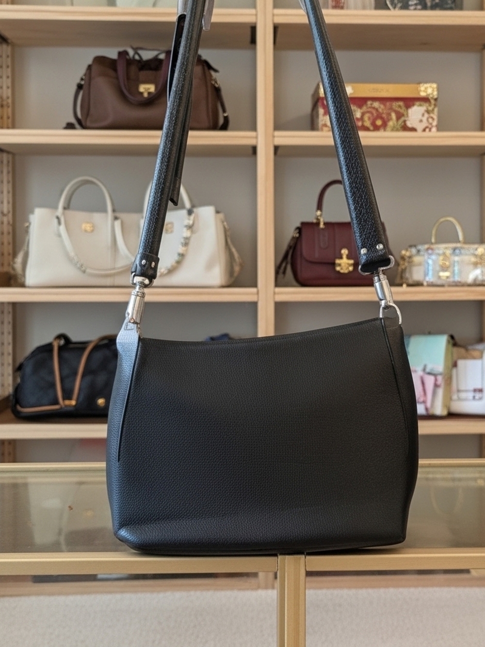 CALMA 11600 LEATHER GOODS Classic Black Leather Messenger Bag UNISEX SIZE LARGE